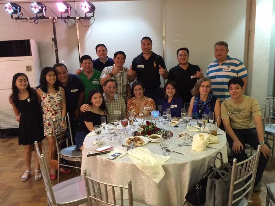 Mayor Francis Zamora with Barangay Greenhills Officials and Residents. [photo from Mayor Francis Zamora Facebook]