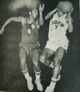 Korean sharpshooter Shin Dong-pa sizes up the defense of old nemesis Ed Ocampo from the Yco Painters during the Philippine Invitational tournament at the Rizal Memorial Coliseum in April 1973, or just months before the 7th ABC event in Manila.