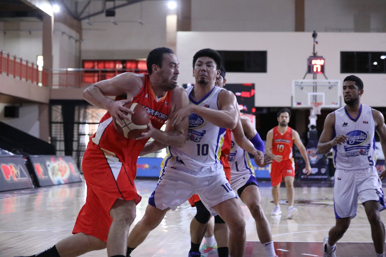 Greg Slaughter of NorthPort going up against Ian Sangalang of Magnolia. [PBA Images]