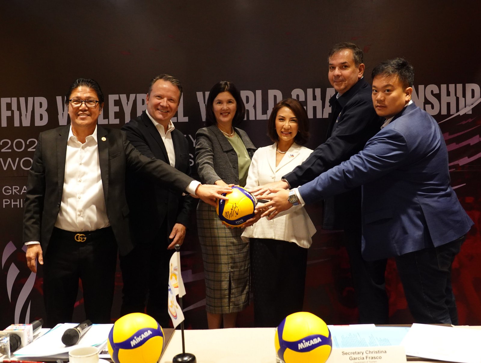 PH Senator Pia Cayetano and Tourism Secretary Christina Garcia Frasco (third and fourth from left) with (from left) Philippine National Volleyball Federation (PNVF) president Ramon “Tats” Suzara, Volleyball World CEO Finn Taylor, Philippine Sports Commission chairman Richard Bachmann and Philippine Olympic Committee secretary-general Atty. Warton Chan. [photo credit: PNVF]
