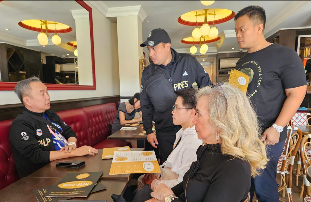 PHILIPPINE Olympic Committee president Abraham “Bambol” Tolentino in a discussion with Carlos Yulo, gymnastics head Cynthia Carrion, secretary-general Atty. Wharton Chan and POC secretariat member Bob Moran of tennis. [photo: POC Media Pool]