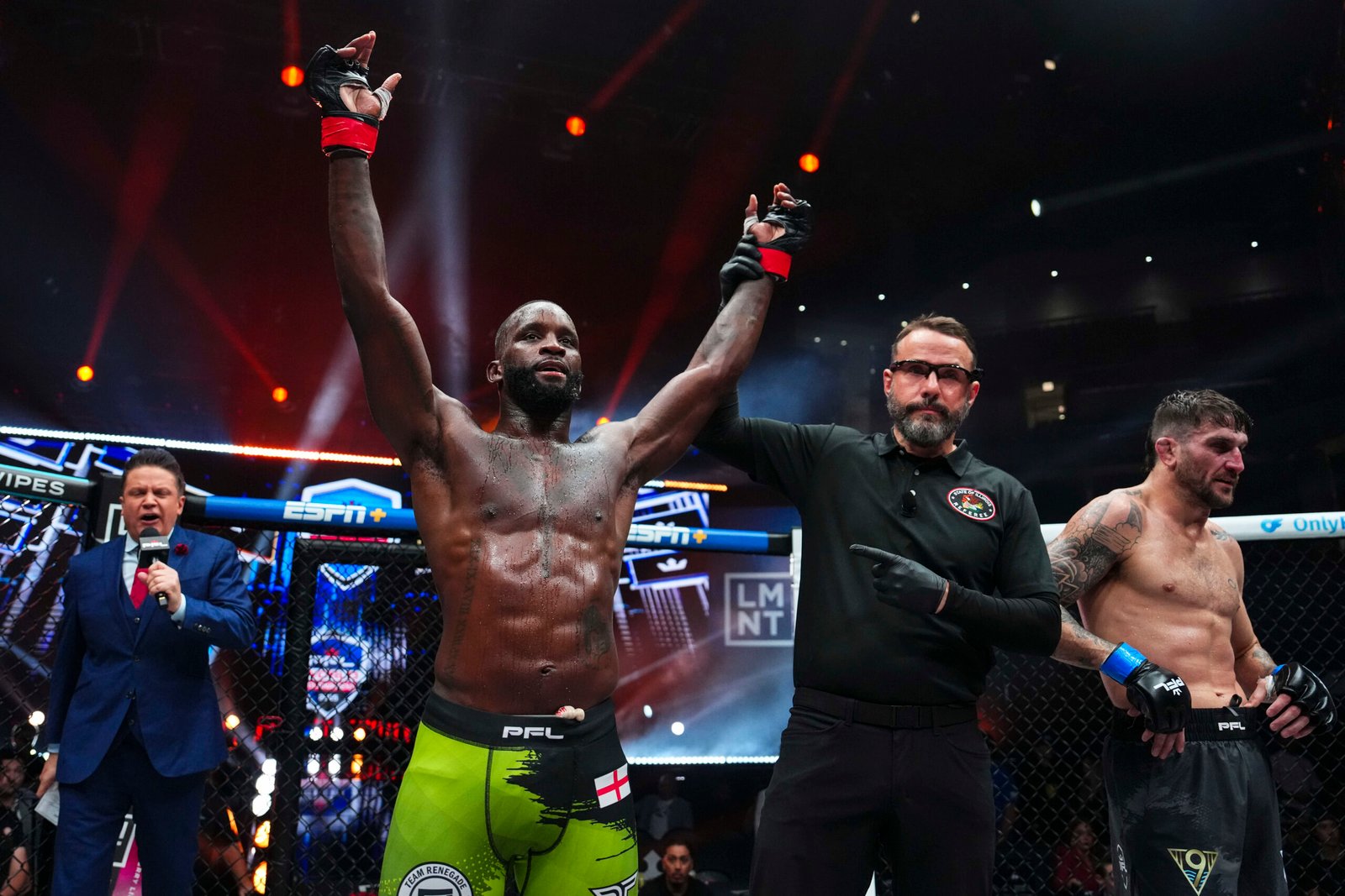 Fabian Edwards dominates Silveira and earns his place in the Finals [PFL photo]