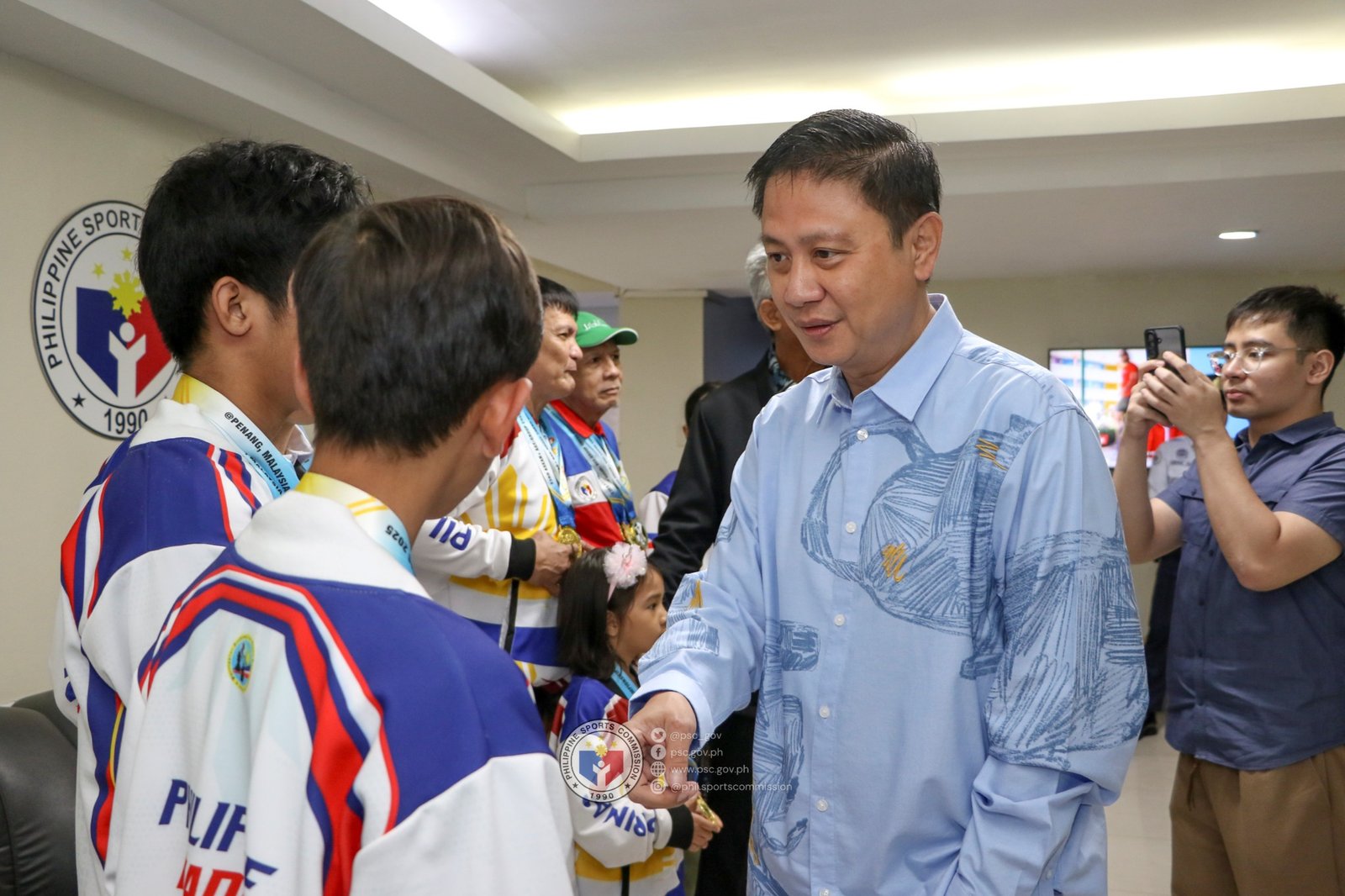 PSC chairman Patrick “Pato” Gregorio seen here interacting with athletes [photo credit; Philippine Sports Commission Facebook]