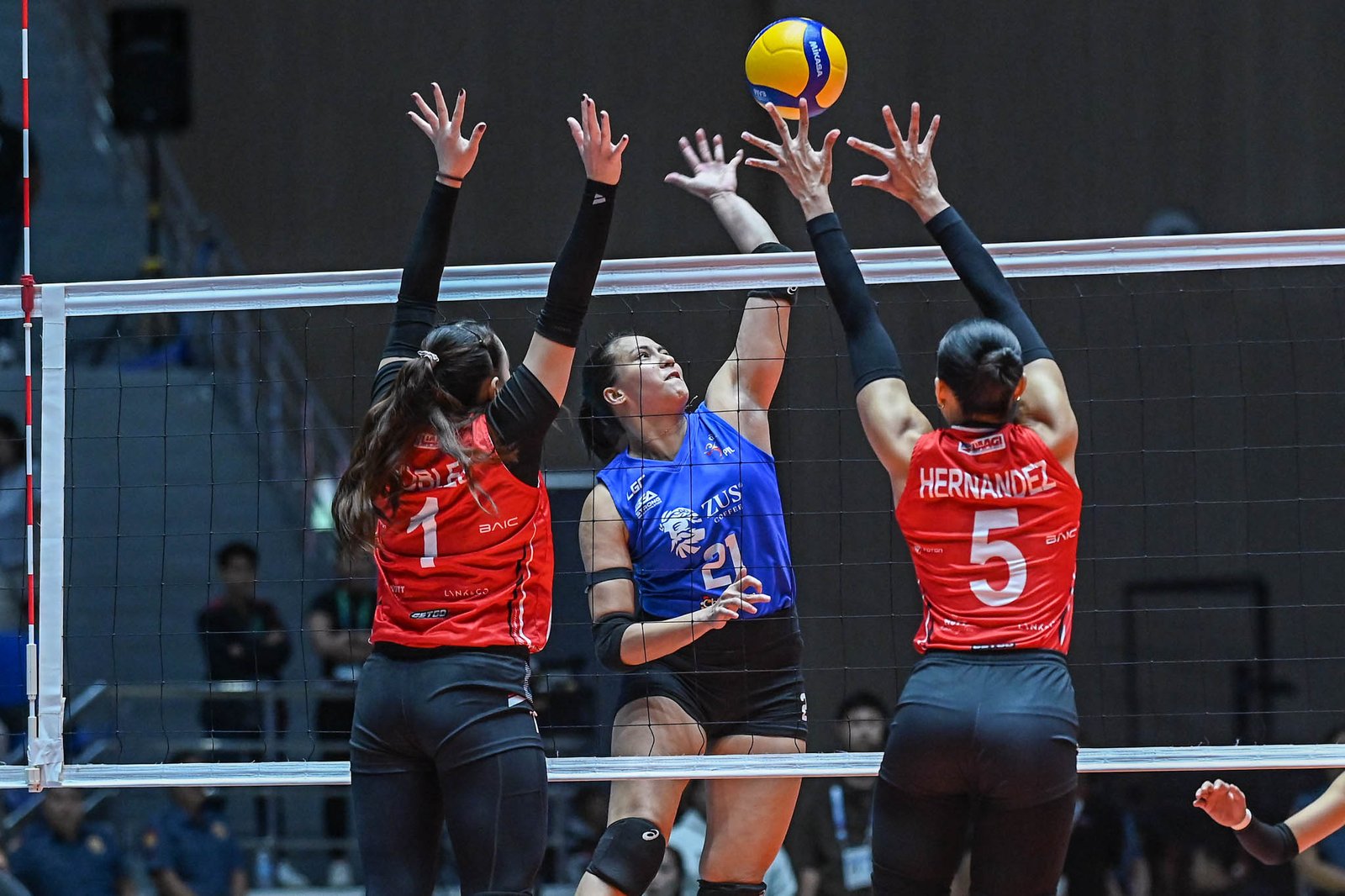 Jovelyn Gonzaga delivered the finishing blow to cap ZUS Coffee’s epic comeback. [PVL Images]