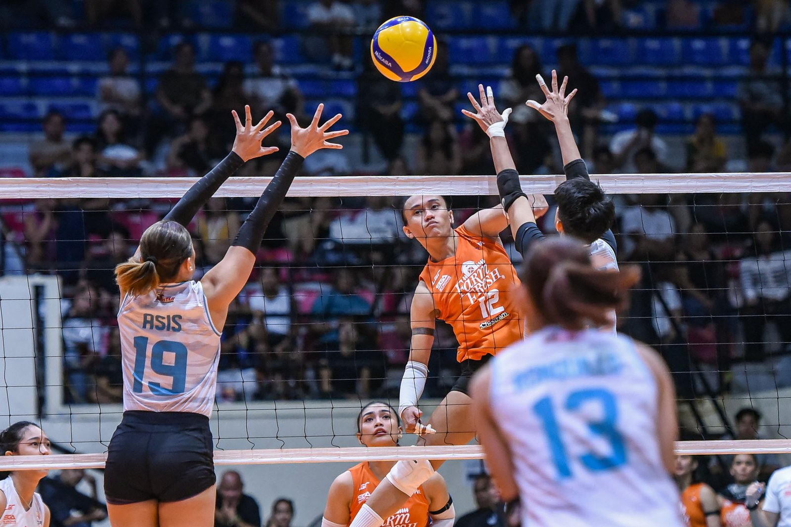 Trisha Tubu powers a hit past two Galeries Tower blockers during Farm Fresh’s sweep. [PVL Images]