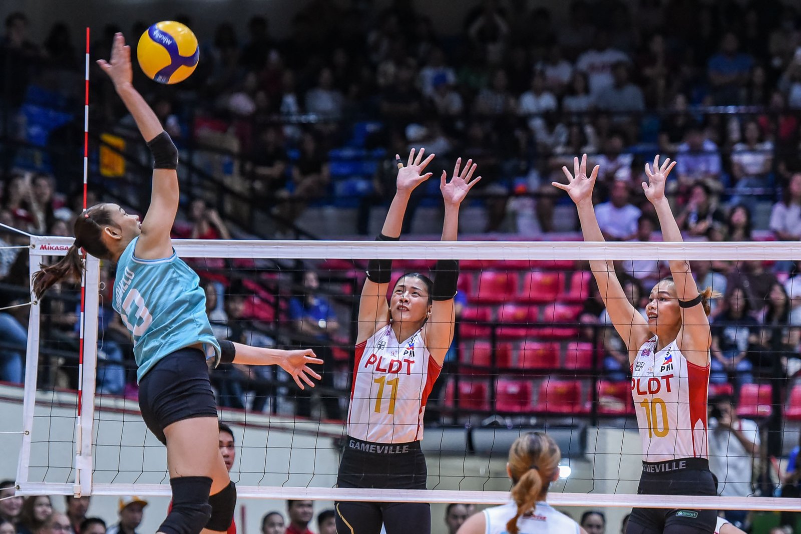 Kim Dy leads PLDT’s balanced attack with 12 points in their dominant win over Galeries Tower. [PVL Images]