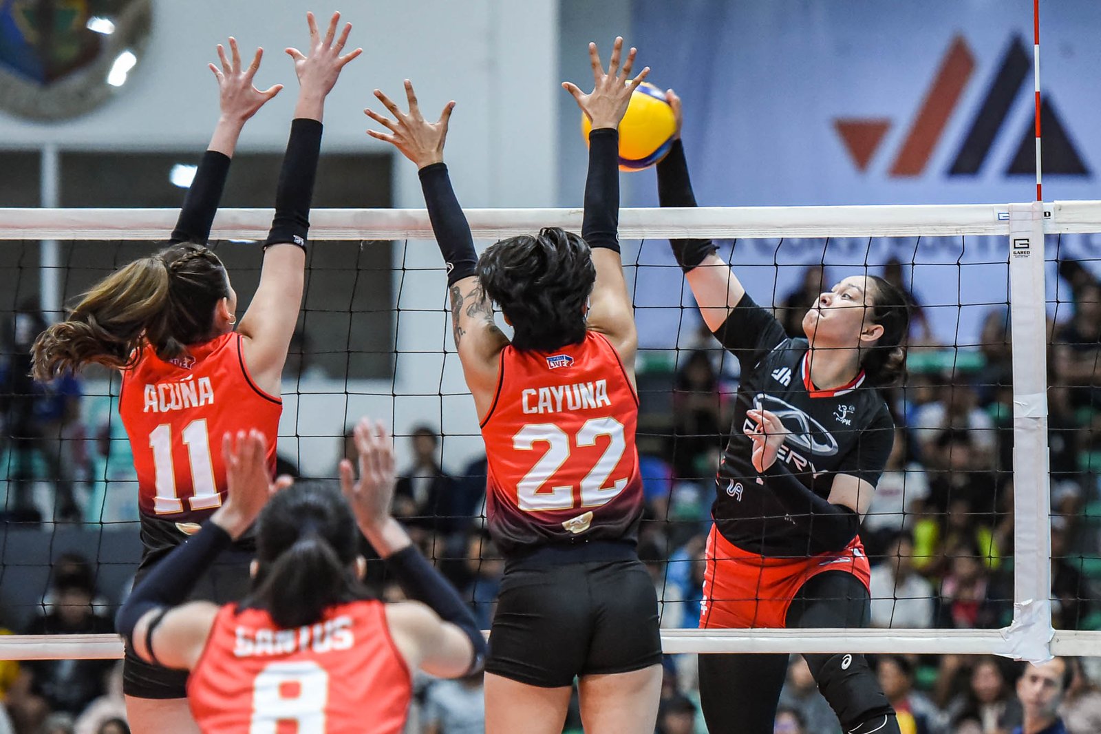 Rookie Renee Peñafiel fires up Chery Tiggo with 18 points in a dominant win over Cignal [PVL Images]