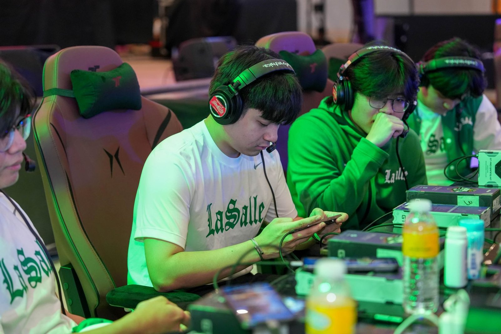 DLSU Green Aces battle fiercely in the national finals against NU Bulldogs