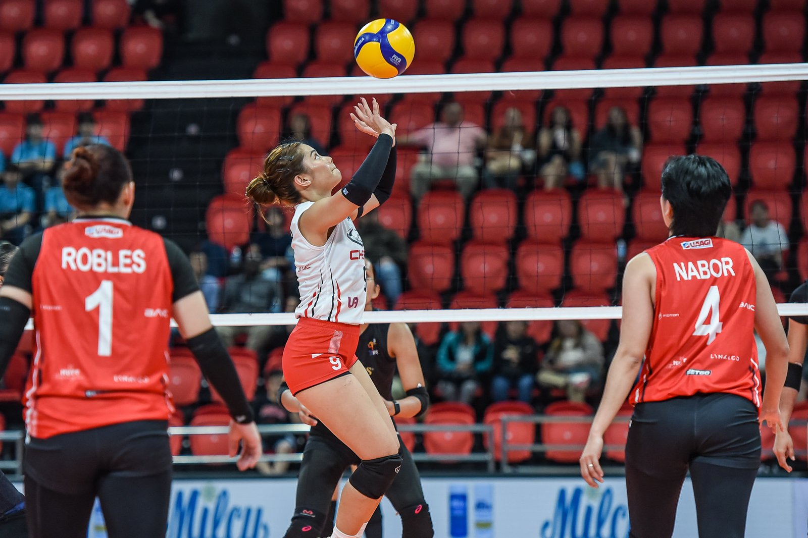 Jen Nierva anchors the Crossovers’ defense with 11 digs and 19 receptions. [PVL Images]