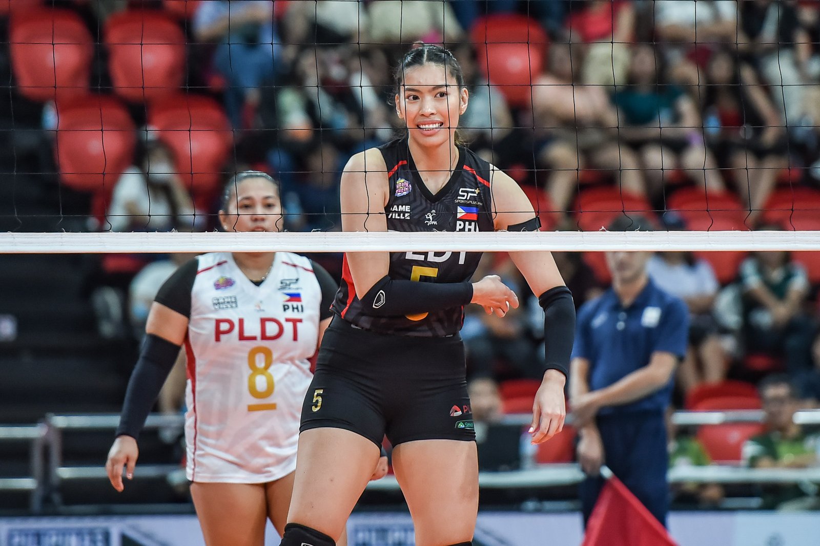 Rookie Alleiah Malaluan shines with 11 points in her professional debut. [PVL Images]