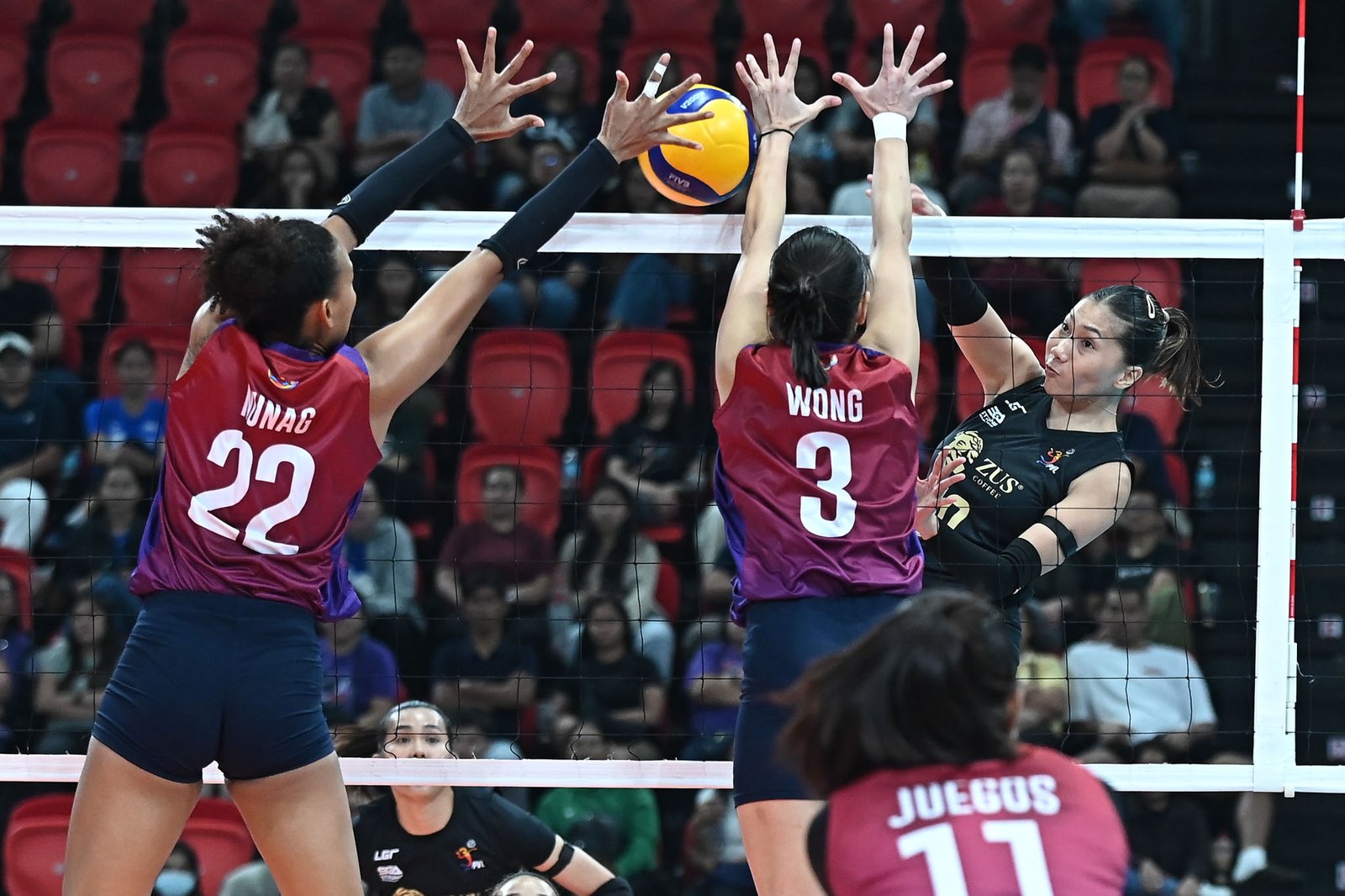 Chinnie Arroyo powers ZUS Coffee with 21 points to complete a stunning comeback [PVL Images]