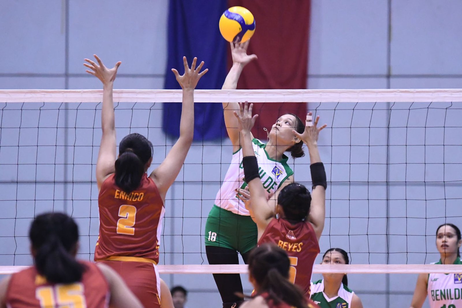 Cristy Ondagan attacks through the middle to extend Benilde’s lead in the second set. [PVL Images]
