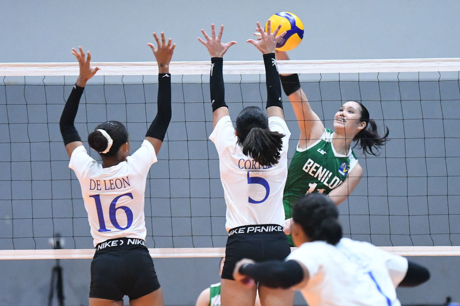Kai Lleses leads Saint Benilde with 10 points in their sweep of Ateneo in the 2025 V-League Collegiate Challenge. [PVL Images]