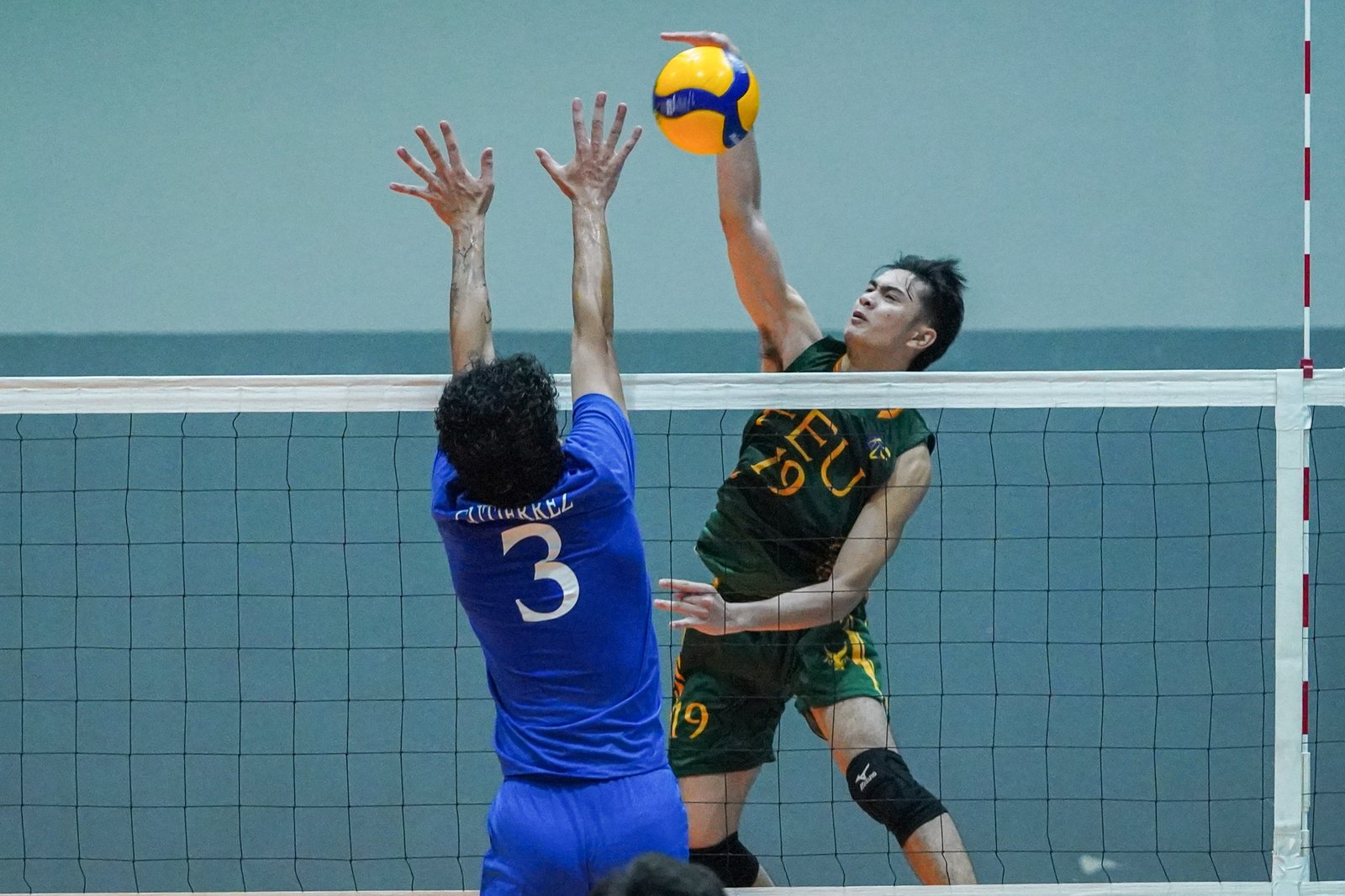 FEU’s Amet Bituin fires a kill against Ateneo’s defense in the V-League Collegiate Challenge 2025. [PVL Images]