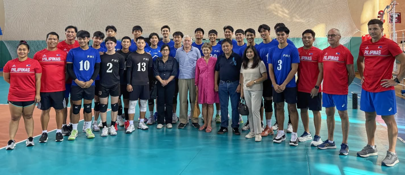 PH Ambassador to Romania Noel Eugene Eusebio Servignon and Chi Torrato Servignon, Romania’s Ambassador to the Philippines Raduta Dana Matache, as well as Second Secretary and Consul Iris Caranzo strike a pose with the Alas Pilipinas Men’s team at the start of training camp in the Romanian city of Piatra Neamt.