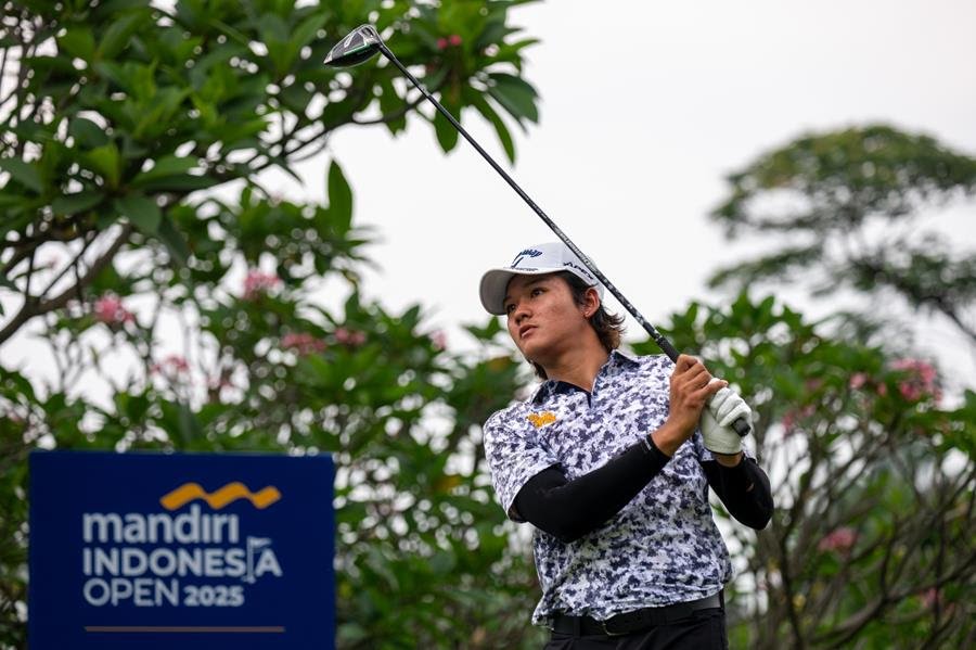 Vanchai Luangnitikul fired a 65 to seize the first-round lead at the Mandiri Indonesia Open. [Asian Tour photo]