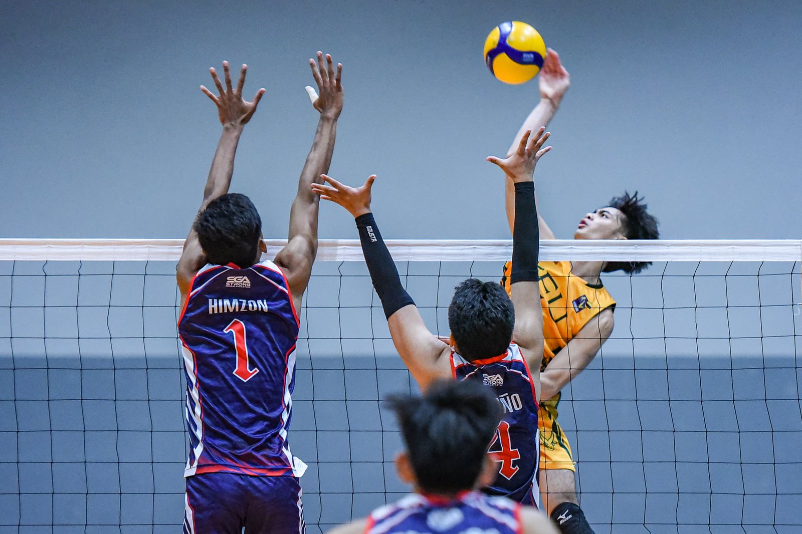 Amet Bituin during FEU’s straight-sets win. [PVL Images]