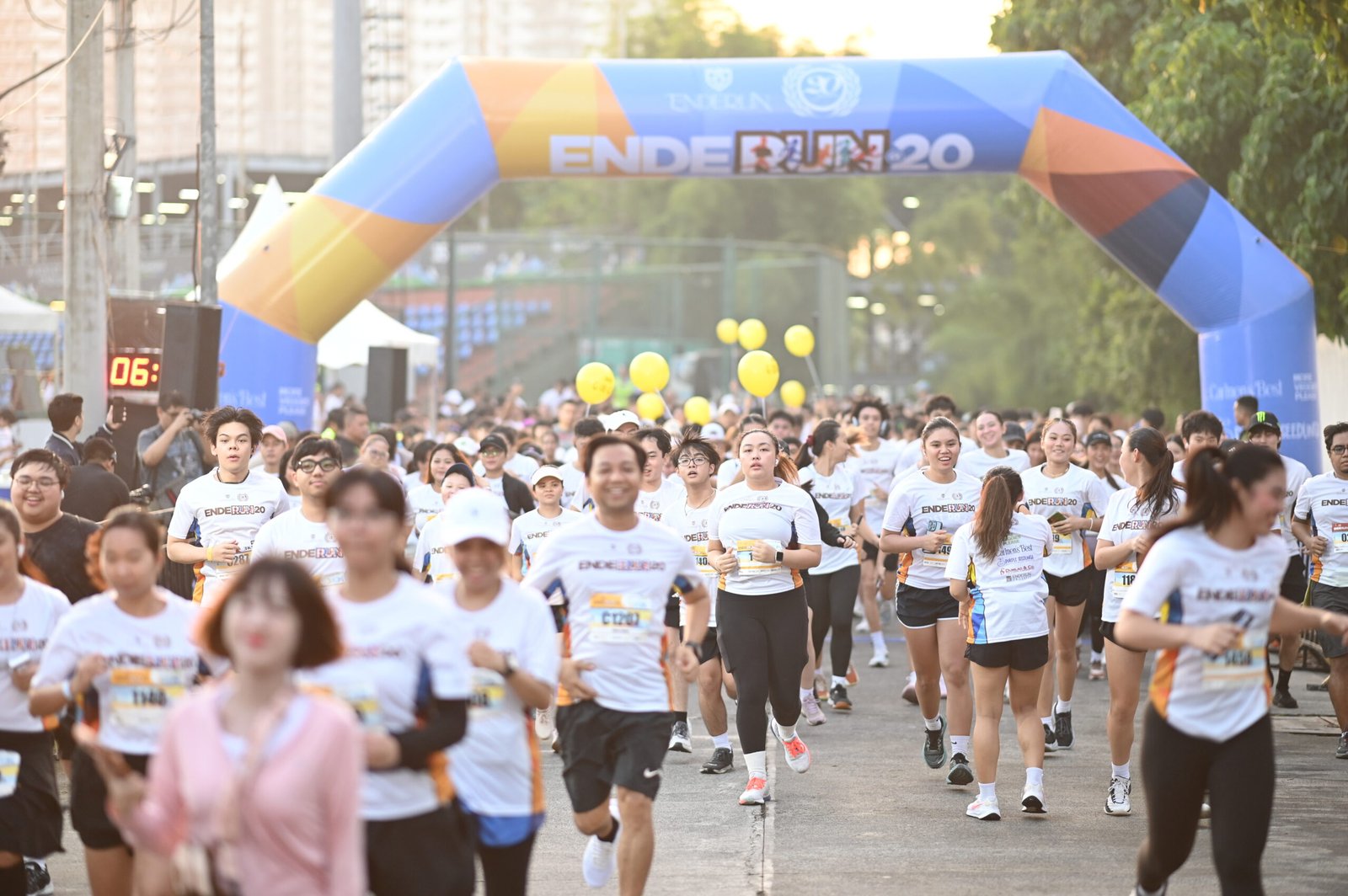 Nearly 1,700 runners filled the streets of McKinley Hill for Enderun Colleges’ 20th anniversary fun run.