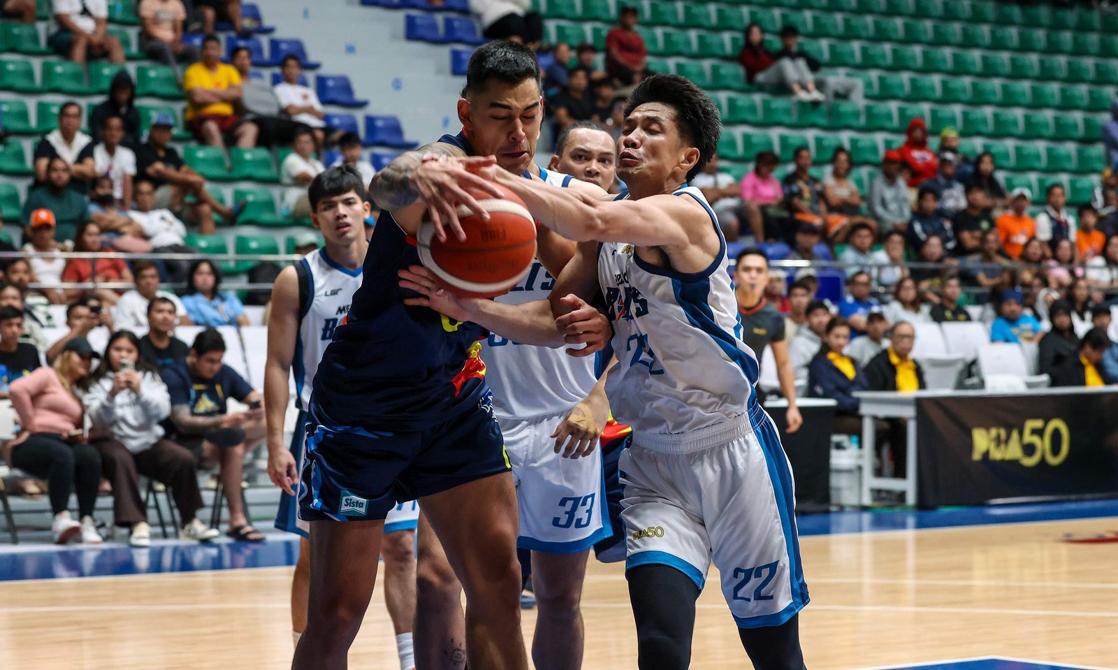Caelan Tiongson sparks a late rally as Rain or Shine escapes Meralco in a nail-biter. [PBA Images]