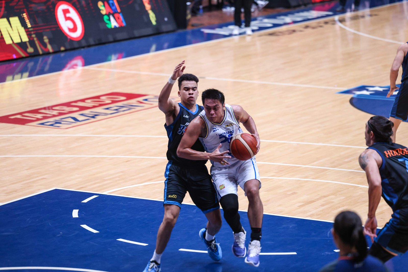 Rey Nambatac scores clutch basket as TNT matches NLEX atop Philippine Cup standings. [PBA Images]