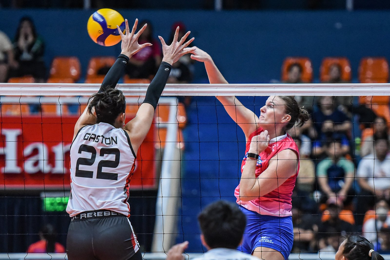Coco Schwan spikes for Creamline against Chery Tiggo. [PVL Images]
