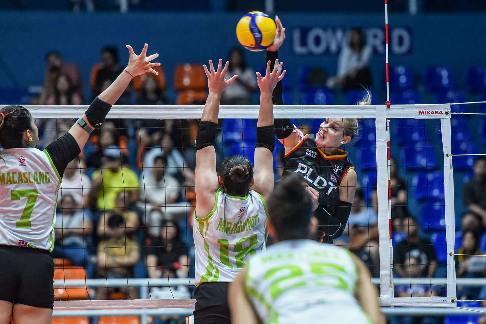 Anastasiia Bavykina steadies PLDT in serve-receive en route to a composed victory. [PVL Images]