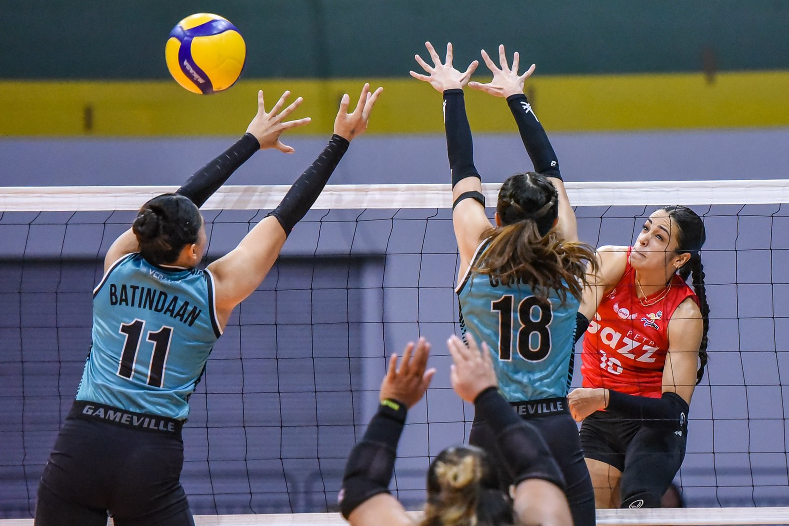 Brooke Van Sickle leads Petro Gazz with 14 points in their opening match. [PVL Images]