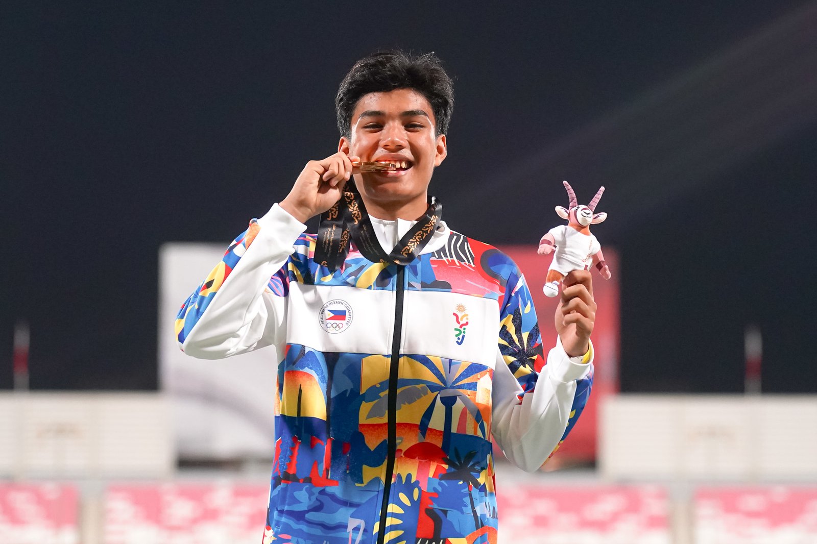 Wangkay proudly holds his gold medal after his 200m victory. [POC photo]