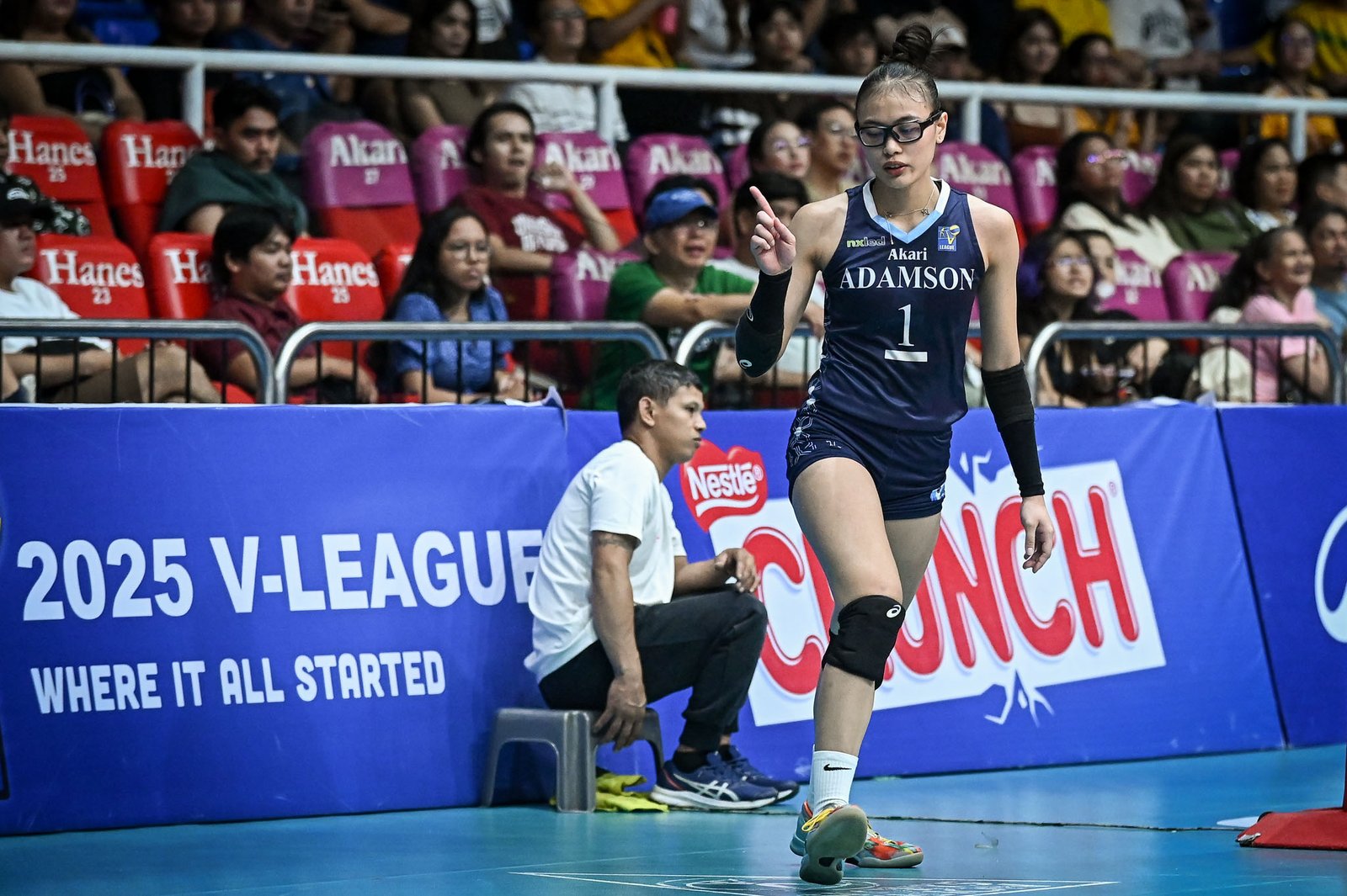 Shaina Nitura celebrates after sealing Game 1 with a thunderous kill. [V-League photo]