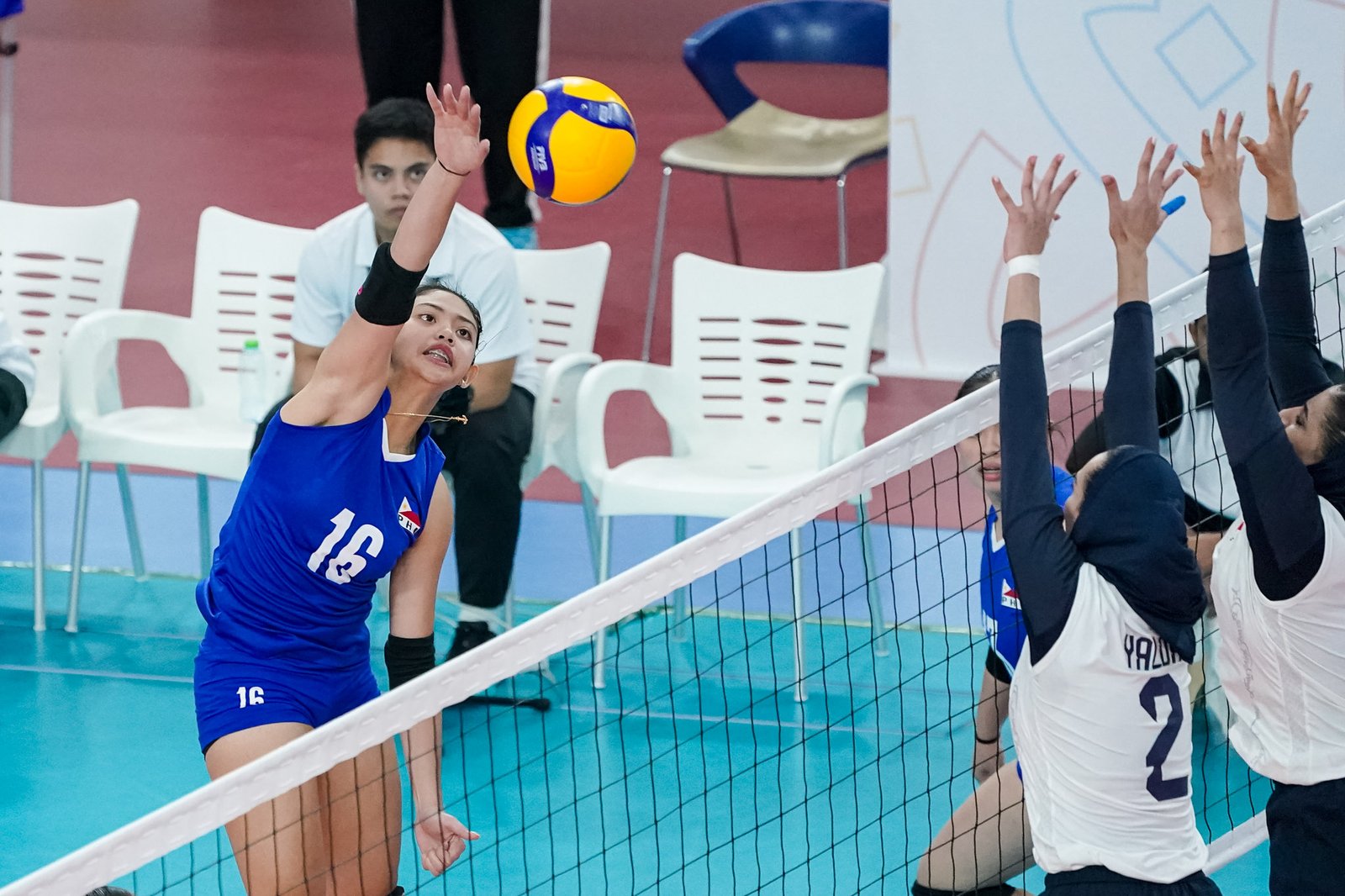 The Filipinas aim to bounce back against Thailand for the bronze medal. [POC photo]