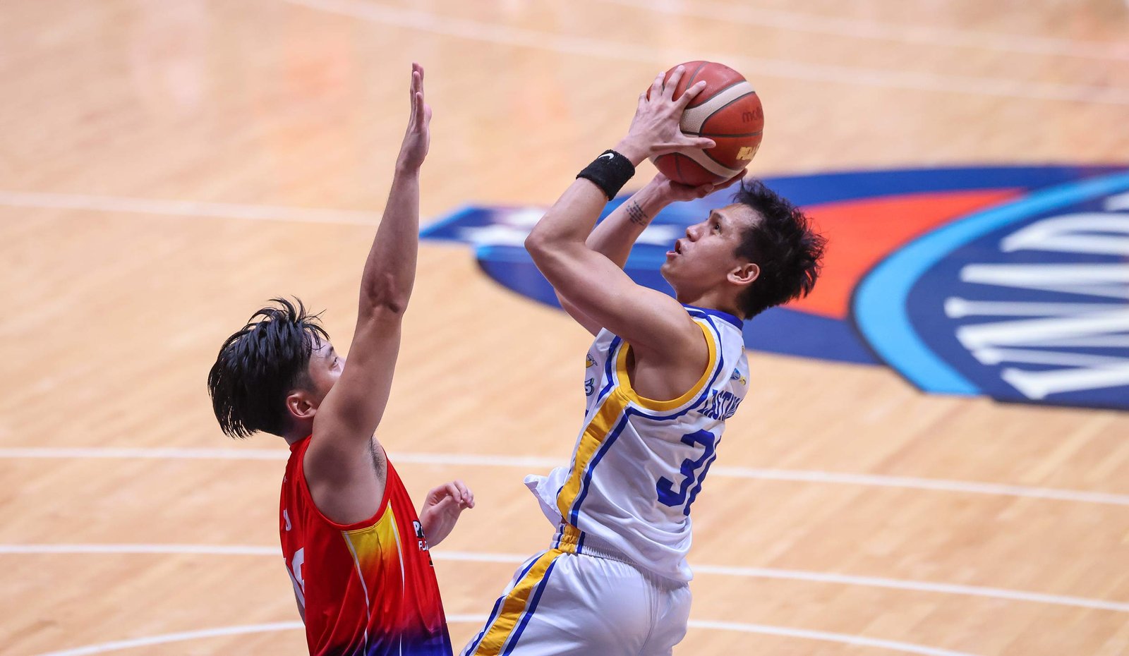 Jerom Lastimosa looks to spark Magnolia’s offense in their next outing. [PBA Images]