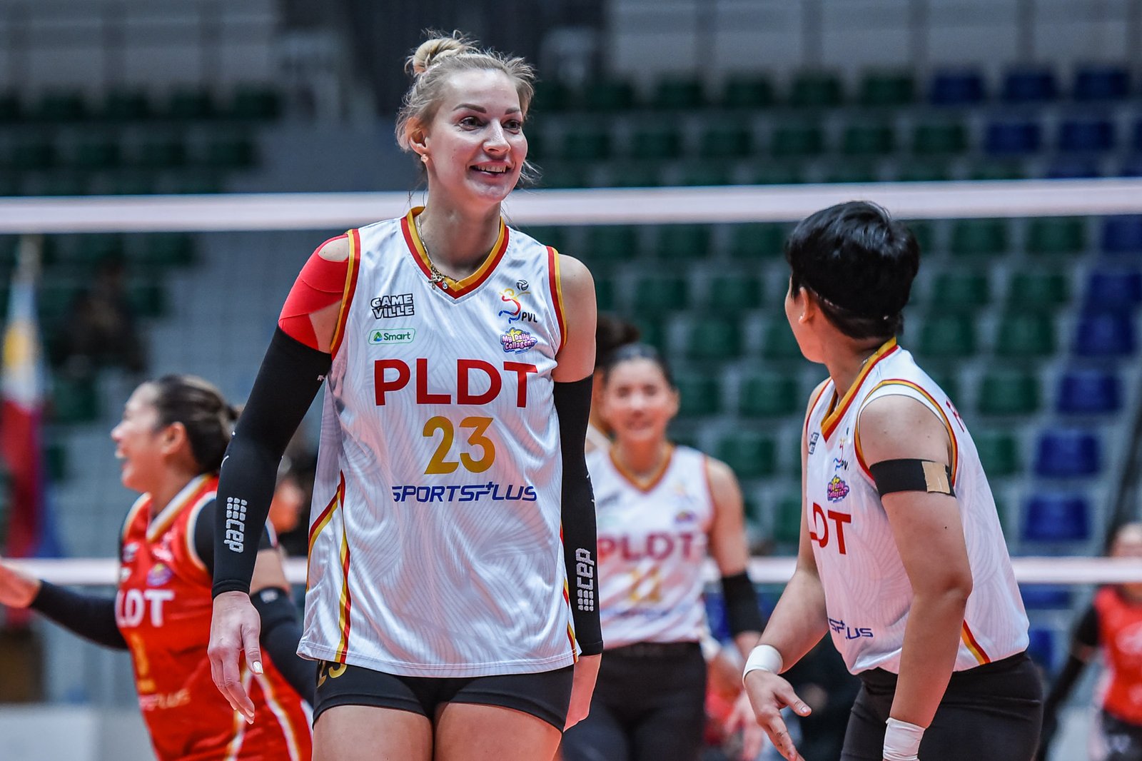 Nastya Bavykina delivers from the service line as PLDT pulls away from Chery Tiggo. [PVL Images]