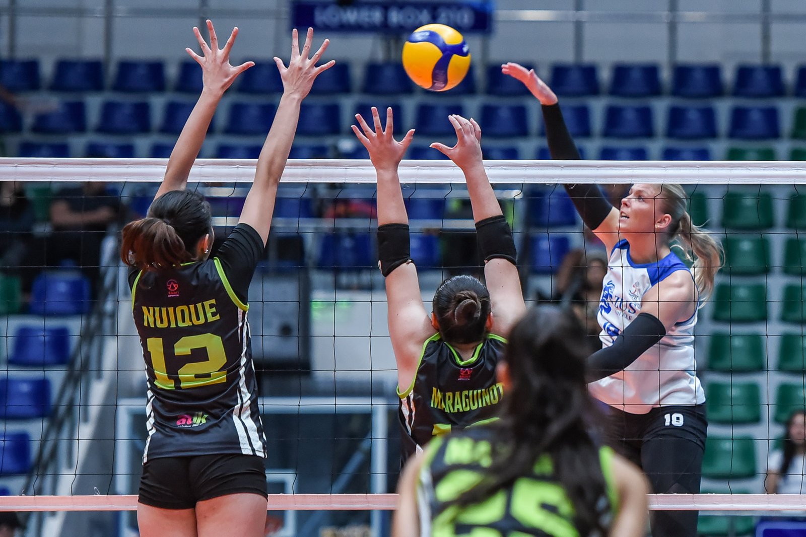 Anna DeBeer powers the Thunderbelles with another strong all-around performance. [PVL Images]