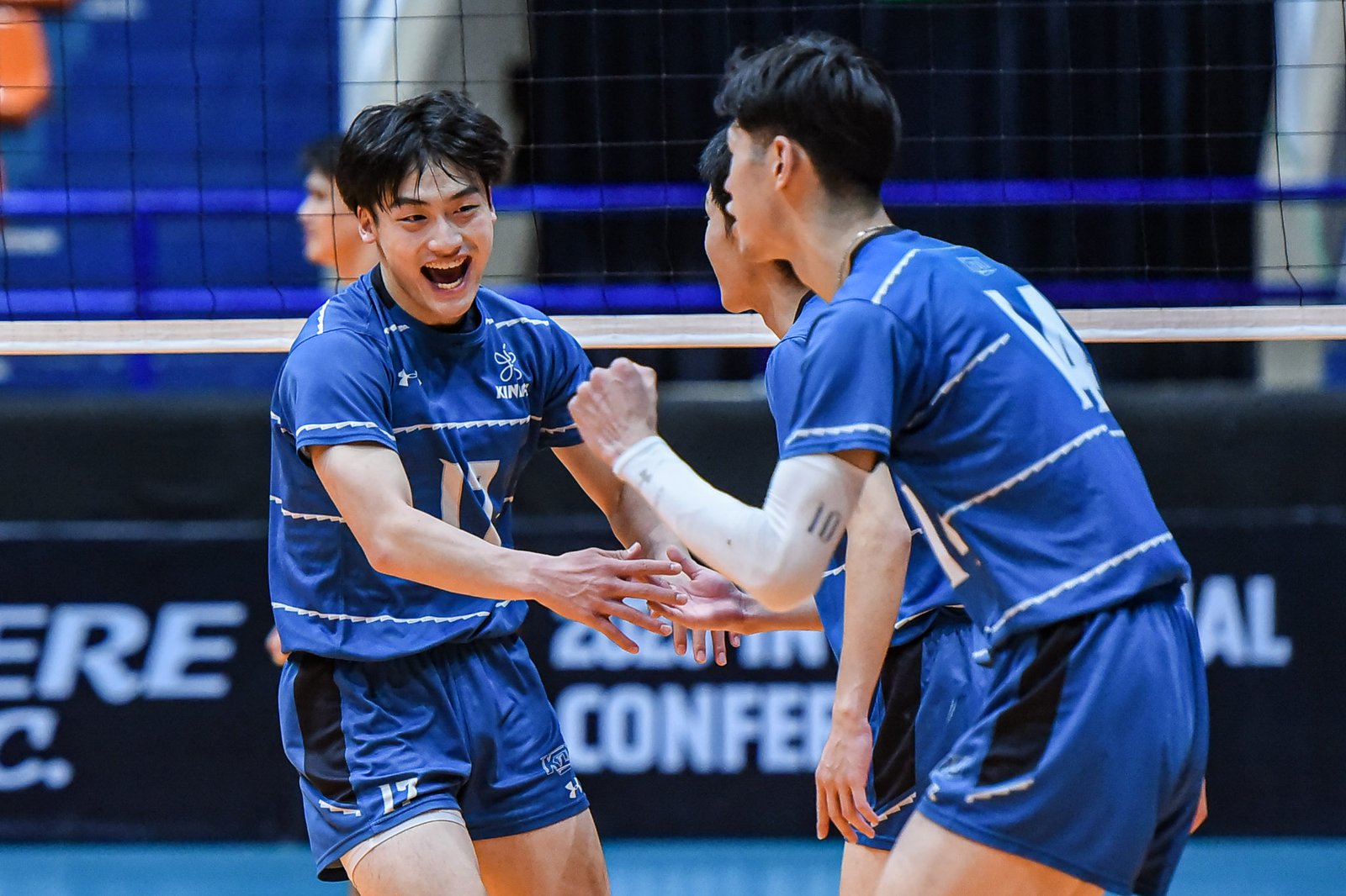 The Kindai opposite hitter shows his all-around game with strong defense and reception. [Spikers Turf photo]