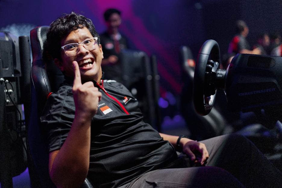 Andika Rama celebrates his individual championship at the TOYOTA GAZOO Racing Asia eSports GT Championship 2025.