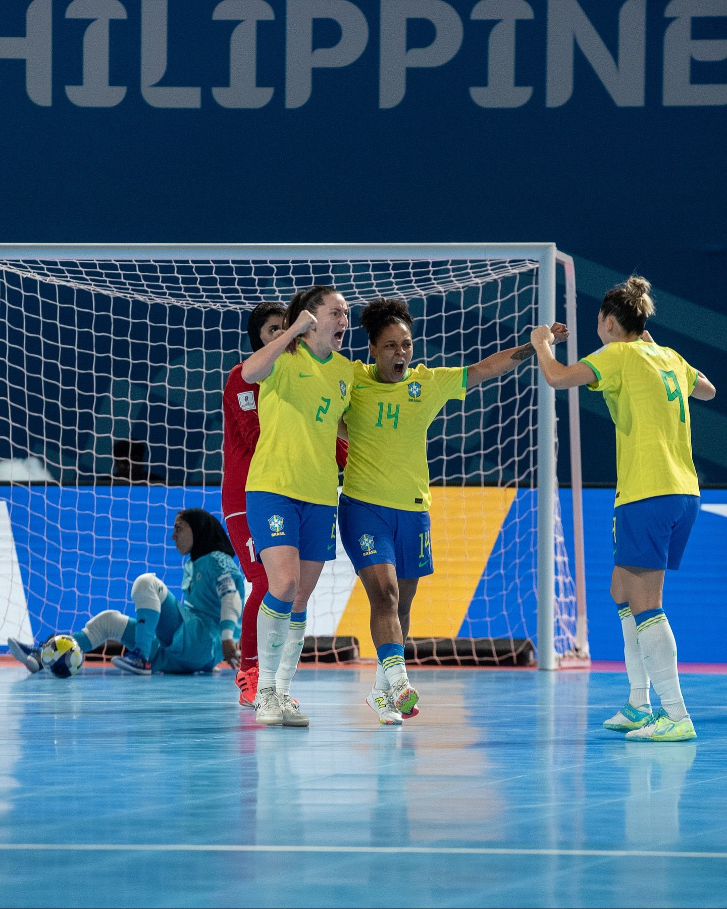 Brazil prepares to face Japan in a FIFA Futsal Women’s World Cup quarterfinal at PhilSports Arena. [The Philippine Football Federation Facebook]