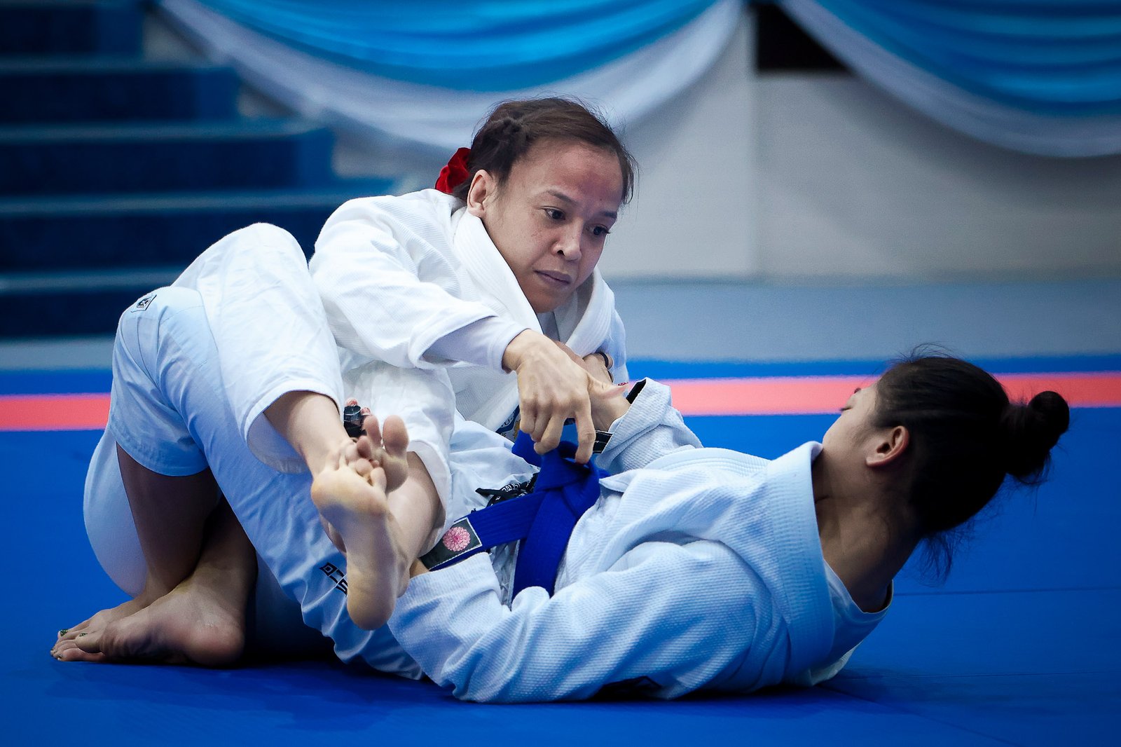 Kimberly Custodio executes a dominant control sequence in her gold-medal win. [POC Media Pool]
