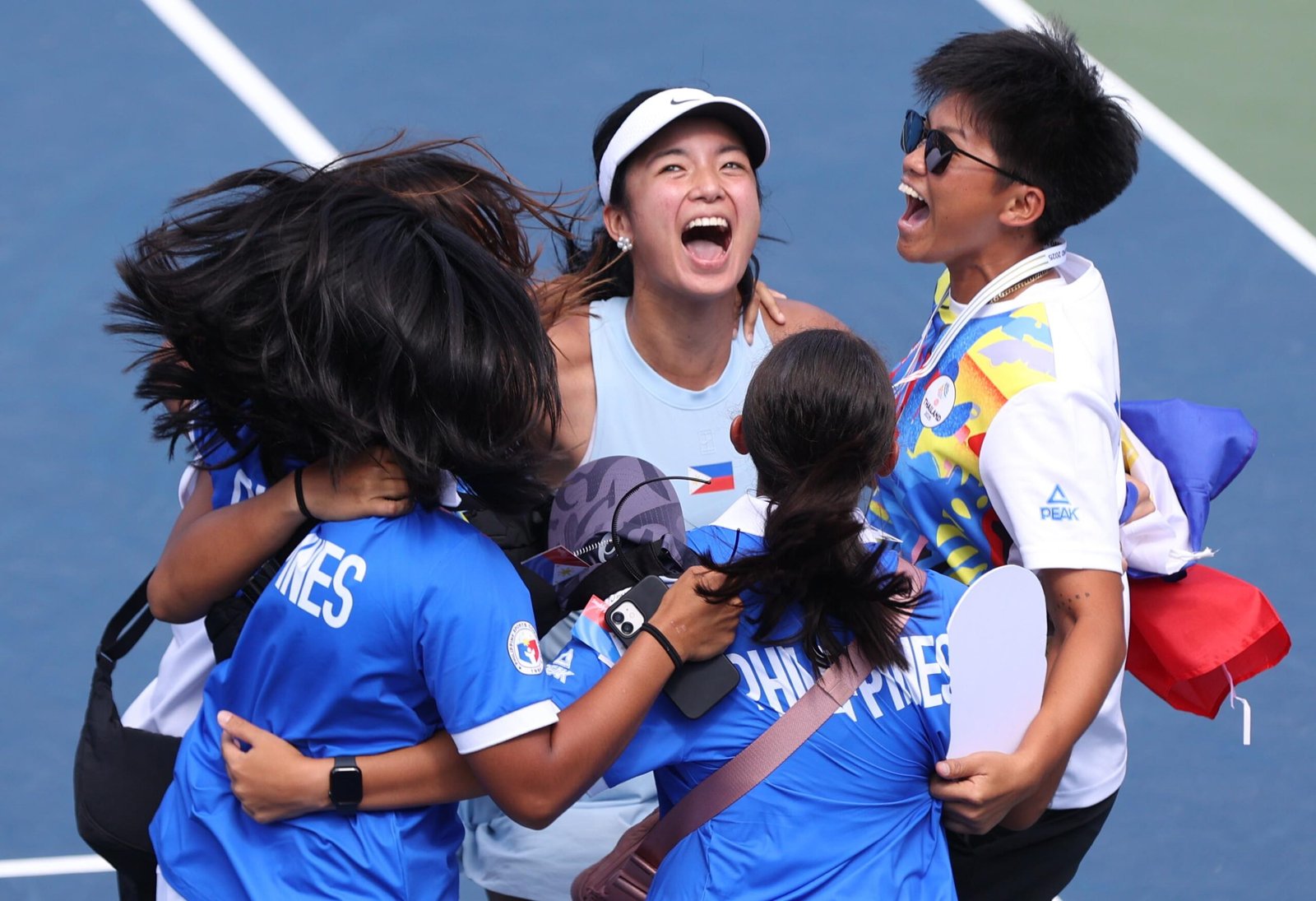 Alex Eala celebrates after winning the SEA Games women’s singles gold medal. [POC Media Pool]