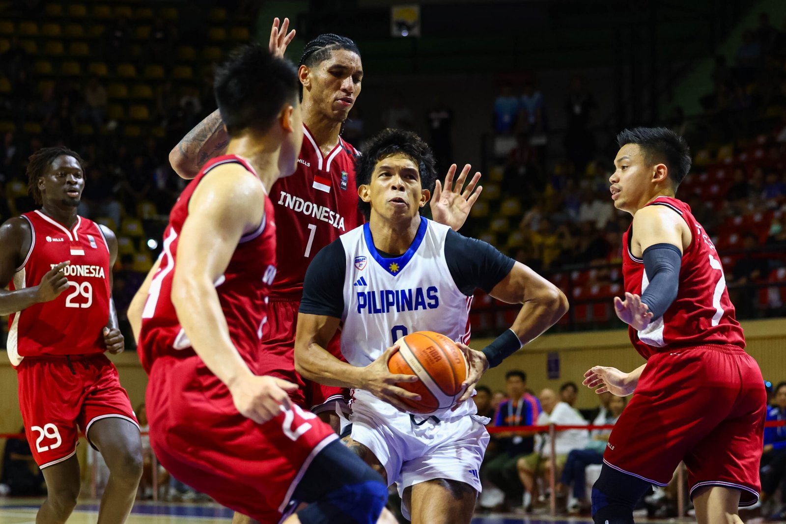 Thirdy Ravena drives to the basket during the SEA Games men’s basketball semifinal. [POC Media Pool]