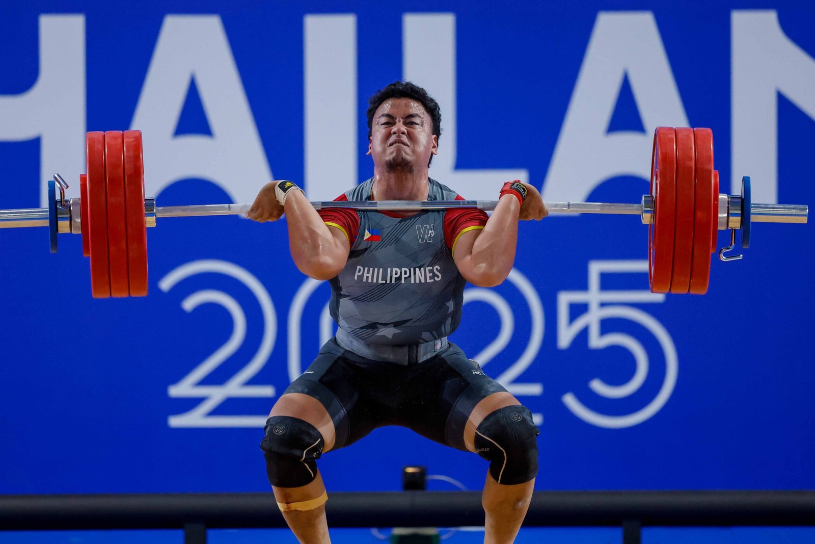 John Dexter Tabique competes in the men’s 94kg category during the final day of weightlifting events. [POC Media Pool]