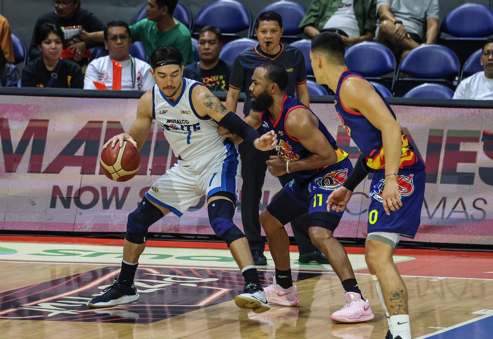 Meralco showed poise under pressure to neutralize the twice-to-beat advantage and force a decider. [PBA Images]