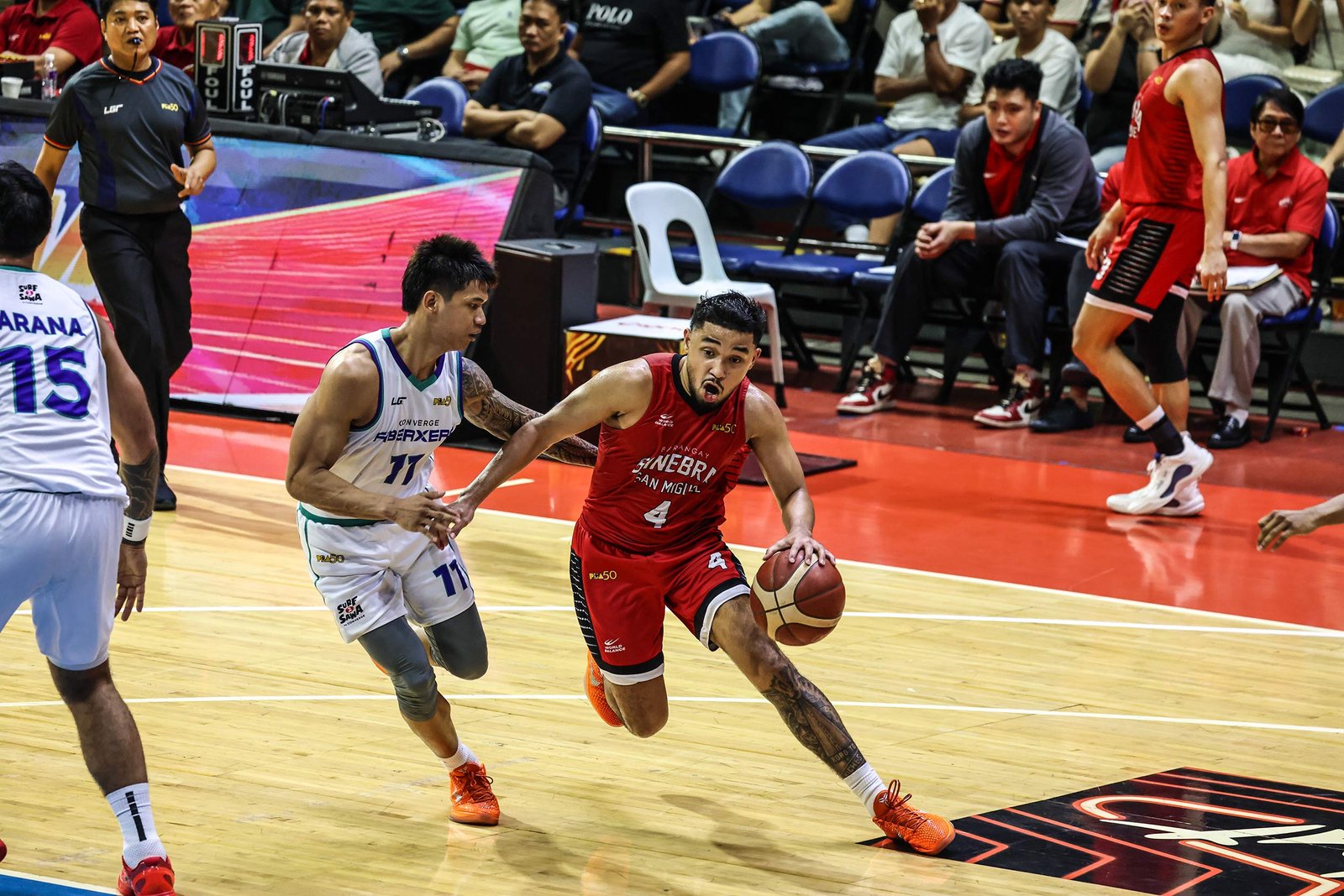 RJ Abarrientos during the PBA Philippine Cup semifinals game. [PBA Images]