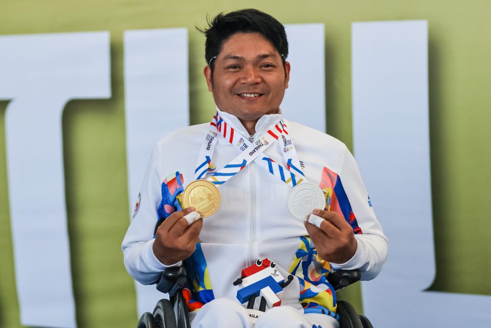 Cleford Trocino captures the gold in the men’s 800-meter T52  [PSC photo]