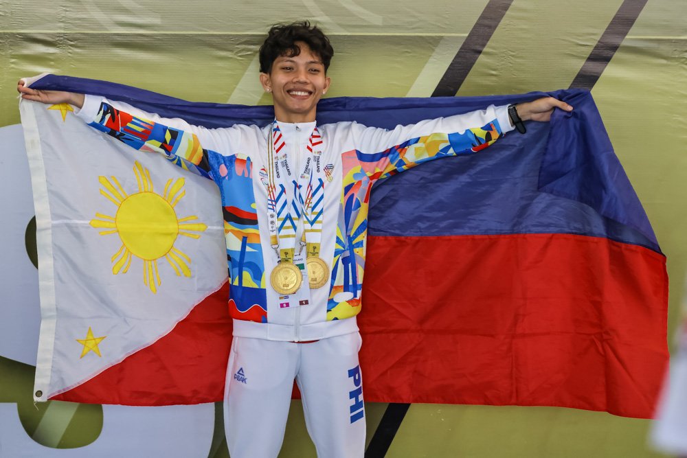 Cyril Ongcoy competes in the men’s 5000-meter T12 event in Thailand [photo credit: PSC]