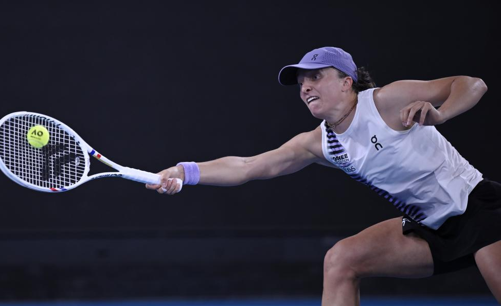 Swiatek regains control in the deciding set at the Australian Open. [photo credit: Xinhua]