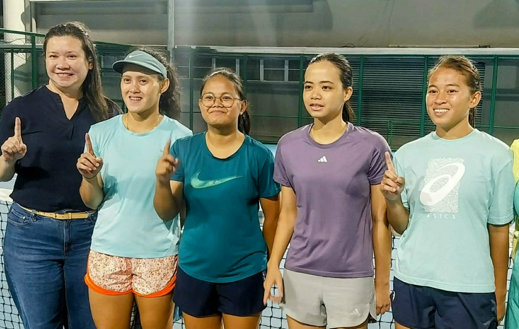 Kaye Ann Emana (third from left) earned a wild card slot to the Philippine Women's Open qualifying round after beating Elizabeth Abarquez (second from left) in the finals of the PHILTA qualifying meet at the Rizal Memorial Tennis Center last Thursday night. [PSC photo]