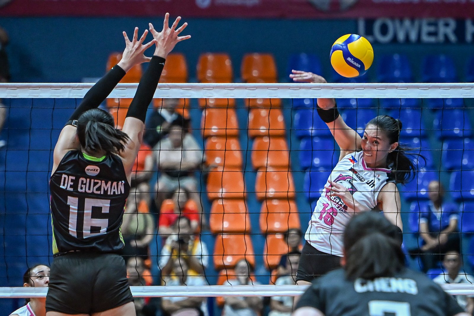 Ivy Lacsina powers an attack during Akari’s four-set win over Nxled. [PVL  Images]
