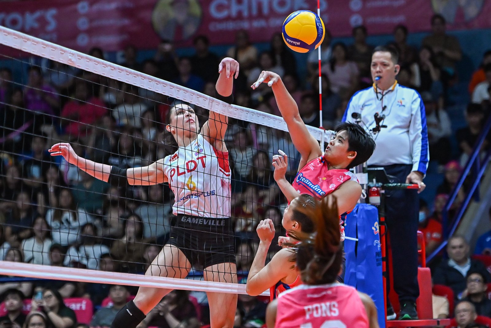 Savi Davison unleashes a powerful spike against Creamline’s defense. [PVL Images]