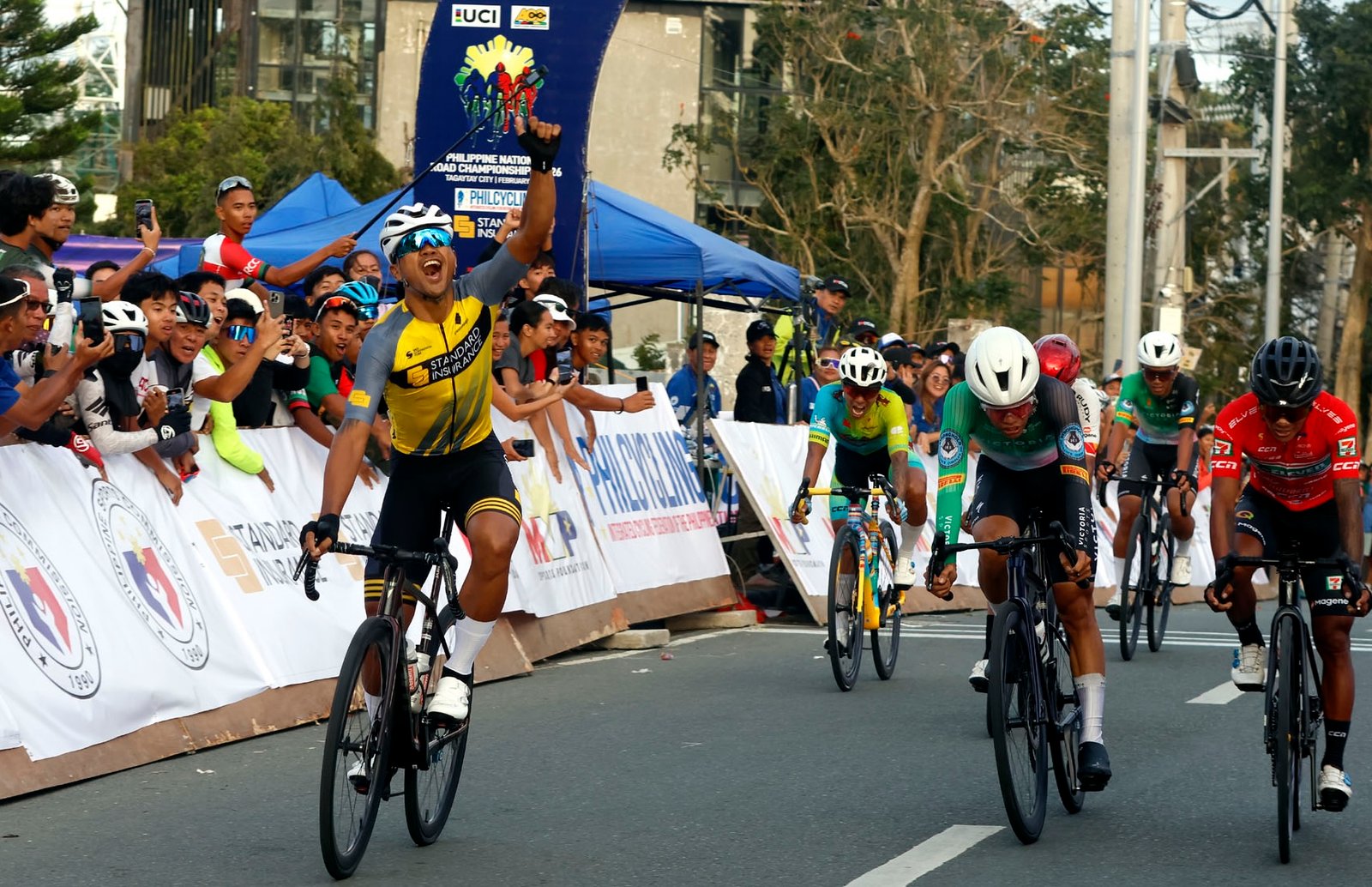 Ronald Oranza celebrates after winning the Men Elite criterium in Tagaytay City. [photo credit: PhilCycling]