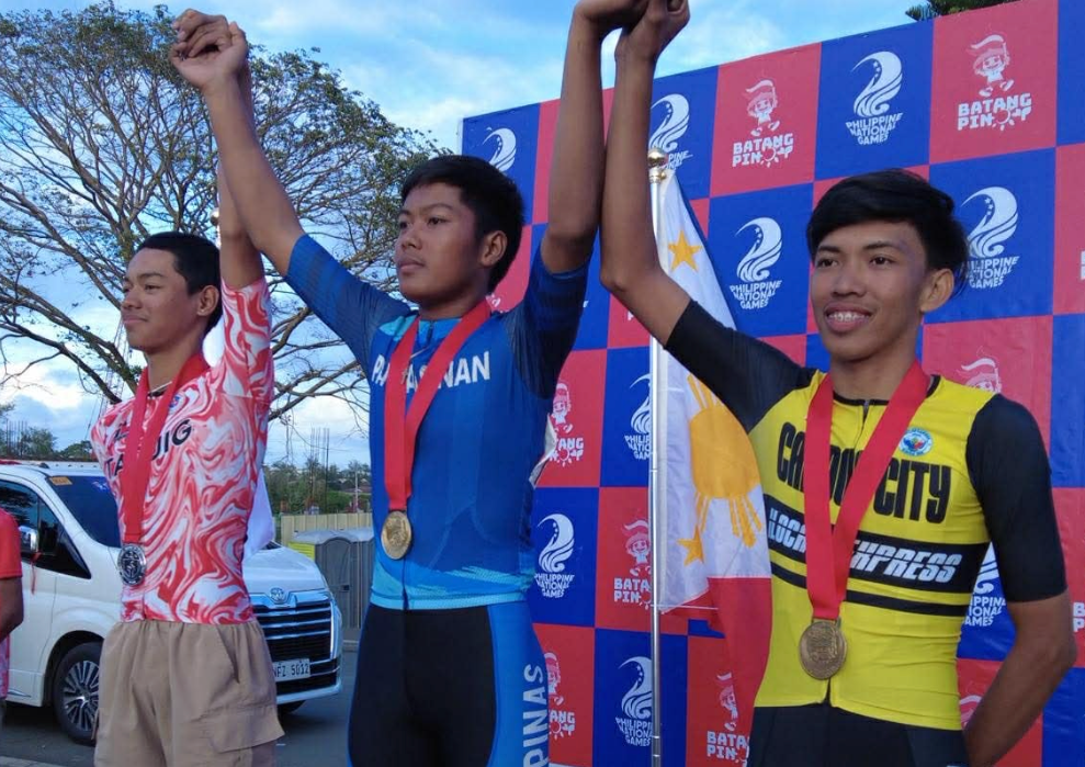 Mark Arvin España Armendez atop the podium during the 2023 Batang Pinoy Nationals in Tagaytay City in 2022. [photo credit: PhilCycling]